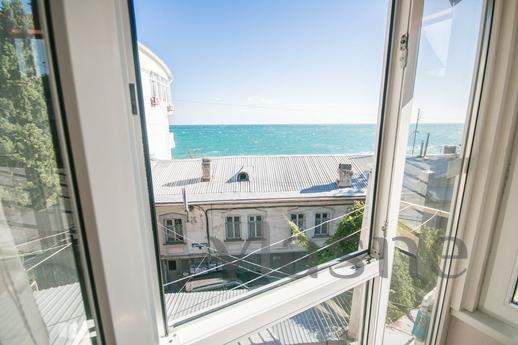 Townhouse on the beach, Yalta - apartment by the day
