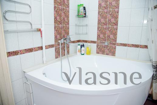 LIVE COMFORTABLY AND BE IN THE CENTER OF, Novosibirsk - apartment by the day