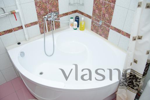 LIVE COMFORTABLY AND BE IN THE CENTER OF, Novosibirsk - apartment by the day