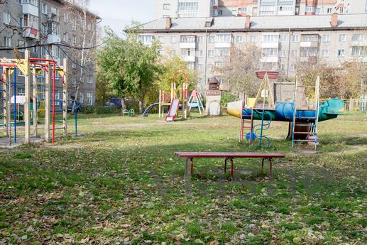 THIS APARTMENT WILL NOT LEAVE YOU INDIVI, Novosibirsk - apartment by the day