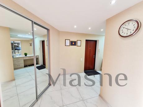 ШИКАРНОЕ ПРОЖИВАНИЕ С ВИДОМ НА РЕКУ, Новосибирск - квартира посуточно