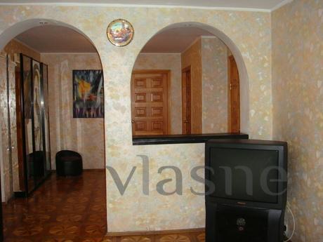 2-bedroom Kiev center, Kyiv - apartment by the day