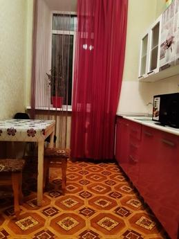 2 BR Apartment in Simferopol Center, Simferopol - apartment by the day