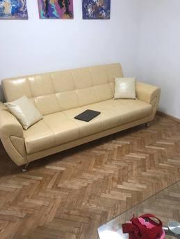 2 bedroom apartment near the metro, Kyiv - apartment by the day