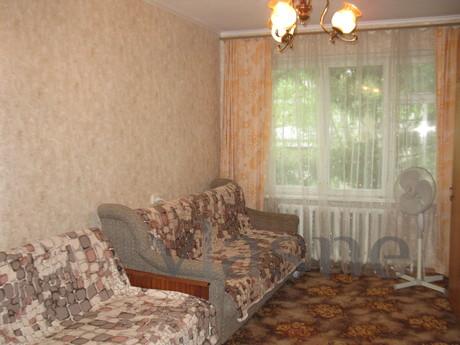 I hand her one-bedroom apartment in Alus, Alushta - apartment by the day