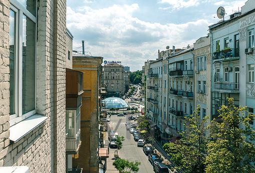 Комфортная трехкомнатная квартира возле, Киев - квартира посуточно