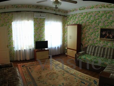 2-room apartment with a modern renovatio, Berdiansk - günlük kira için daire