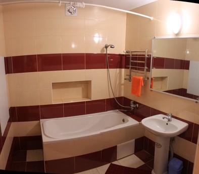 2-room apartment with a modern renovatio, Berdiansk - günlük kira için daire