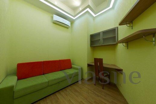 Rent own 2 bedroom apartment in the palace of Arcadia, 120 s