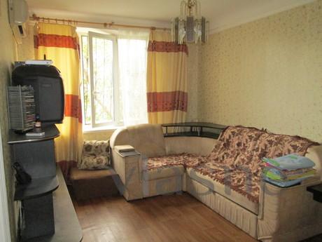 rent a nice apartment on Lenin Street in Alushta. 4 minutes 