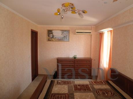 Rent the large apartment in the center of Alushta on the str