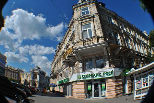 A bright beautiful 2 bedroom apartment on Deribasovskoy 100 