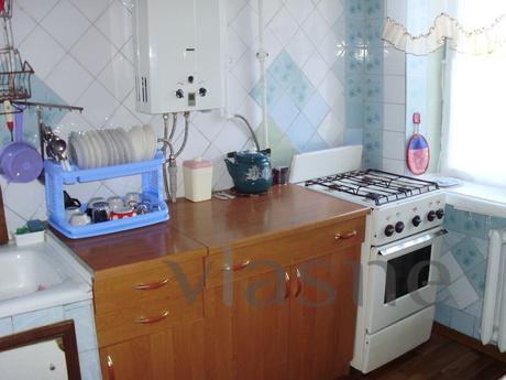 15 min from the beach and all amenities,, Yevpatoriya - apartment by the day
