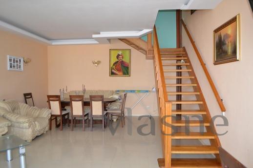 6 oda kiralama ev havuzlu, 1 satır., Chernomorsk (Illichivsk) - günlük kira için daire