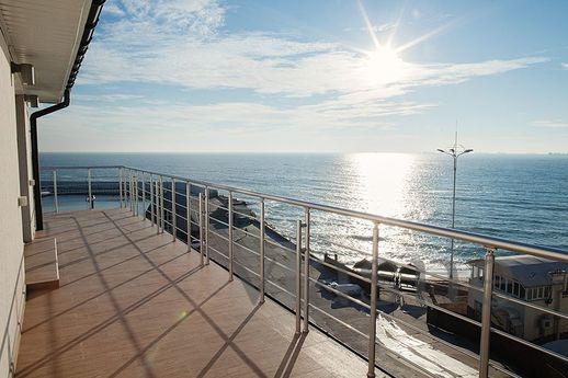 Panoramik deniz manzaralı, yüzme havuzlu, Odessa - günlük kira için daire