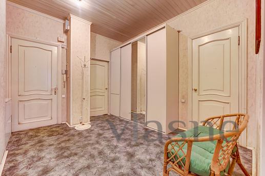 Spacious apartment with Jacuzzi in Dvort, Saint Petersburg - mieszkanie po dobowo