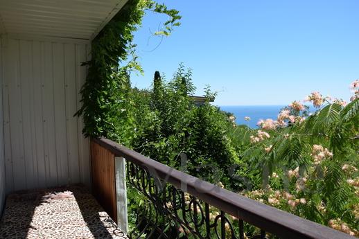 With balcony and sea view, Alupka - mieszkanie po dobowo