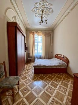 Merkezde geniş 3 yatak odalı daire, Lviv - günlük kira için daire
