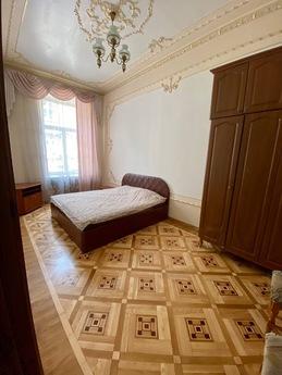 Merkezde geniş 3 yatak odalı daire, Lviv - günlük kira için daire