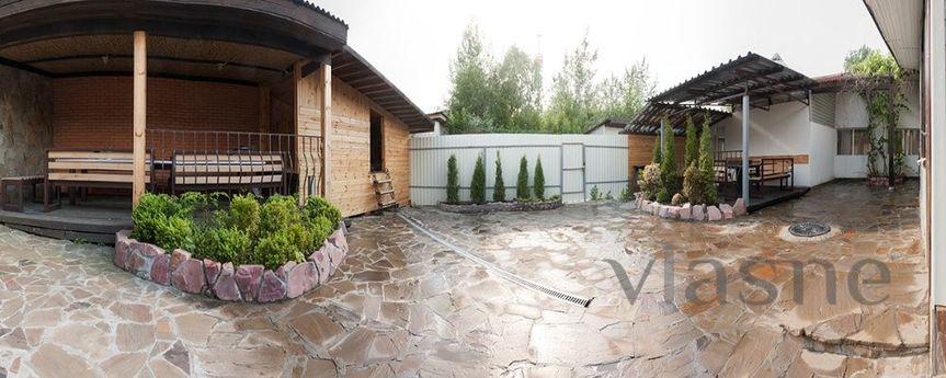 Дом для отдыха с сауной на дровах, бассейном и караоке, Киев