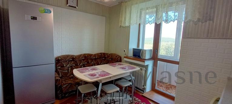 Уютная квартира с видом на Белую Скалу, Белогорск - квартира посуточно
