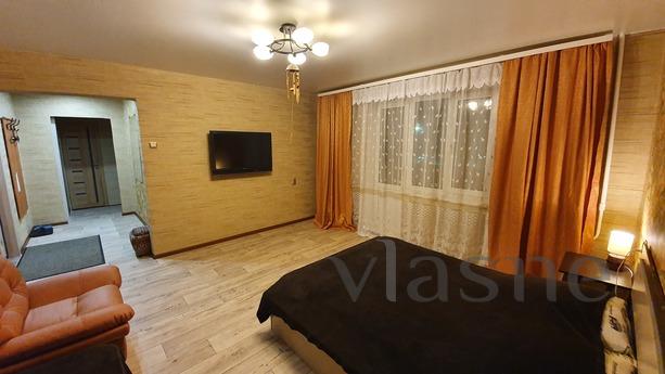 Spacious 2-bedroom apartment, Bratsk - günlük kira için daire