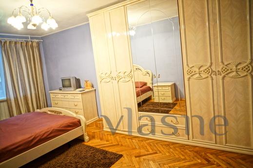 Apartment on one of the main street, Kyiv - apartment by the day