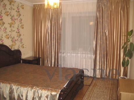 Shostka şehrinde mükemmel bir 2 yatak odalı daire kiralayın.