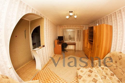 Comfortable 1-bedroom apartment in a cen, Kemerovo - günlük kira için daire