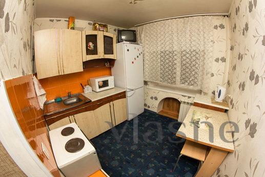Comfortable 1-bedroom apartment in a cen, Kemerovo - günlük kira için daire
