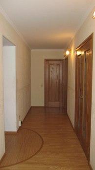Сдается 2-х комнатная по ул. Самарцева 3, Тюмень - квартира посуточно