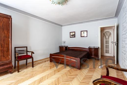 Merkezde 5 odalı geniş daire, Lviv - günlük kira için daire