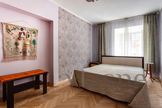 Merkezde 5 odalı geniş daire, Lviv - günlük kira için daire