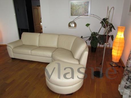 Beautiful apartment of 130 square meters, in the best house 