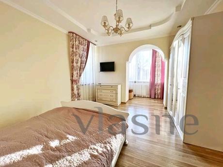 Apartment on St. Stepan Banderi 35, (center) vіd Vlasnik. Cr