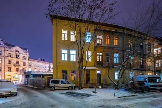 Merkezde park yeri var, Lviv - günlük kira için daire