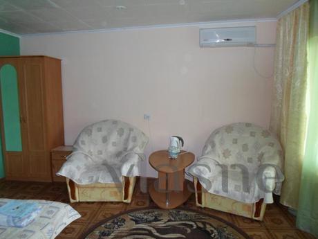Rooms turnkey in a cozy courtyard 10 min, Sudak - apartment by the day