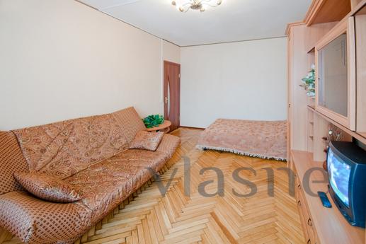 One bedroom apartment with furniture, Miass - günlük kira için daire