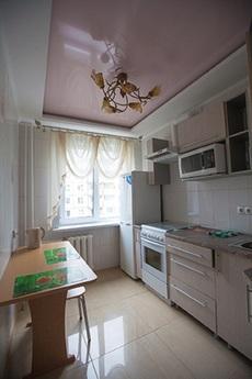 Excellent 2k apartment with a fresh repa, Kemerovo - günlük kira için daire