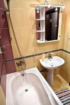 Daily, two-bedroom apartment at RR Stati, Kemerovo - günlük kira için daire