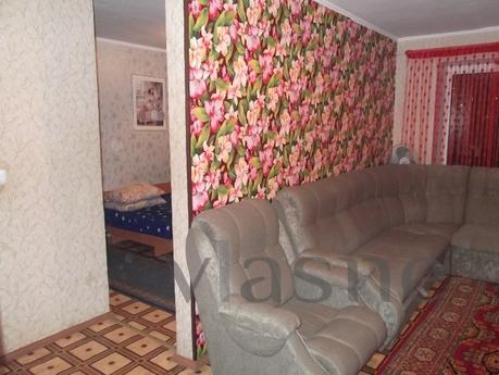 2 bedroom apartment inexpensive, Kemerovo - günlük kira için daire