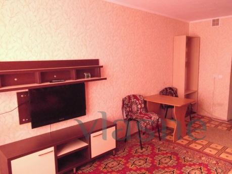 2 bedroom apartment inexpensive, Kemerovo - günlük kira için daire