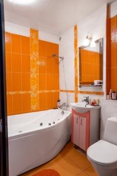 2-bedroom luxury apartment, Kemerovo - günlük kira için daire