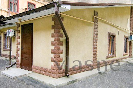 Cozy studio apartment in the heart of the city, one block fr