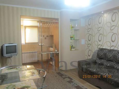 2 BR apartment, Mykolaiv - apartment by the day
