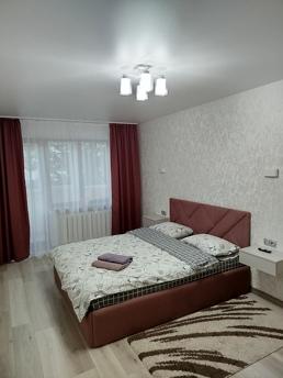 Daire günlük ve saatlik kiralıktır.Daire Peremogy Caddesi üz