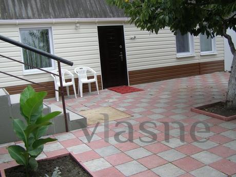 Detached, single room 2-bed room with heated floors, renovat