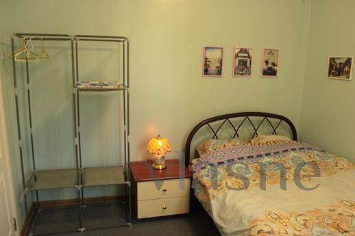 Yalta'nın kalbinde küçük ve konforlu bir daire kiralayın. Tü