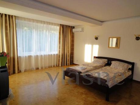 Elling, 2 floors right by the sea, Alupka - apartment by the day