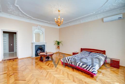 new private house in the center, Odessa - apartment by the day